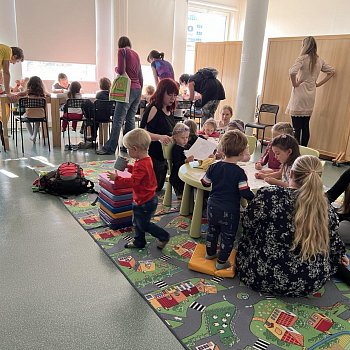
                                V sobotu knihovna patřila dětem a povídání o Mega mamutici Matyldě. FOTO: Lukáš Dlapa
                                    
