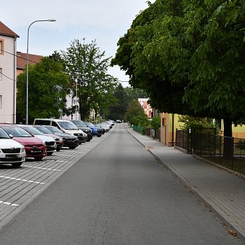 
                                Část Údolní ulice od sportovní haly k Čapkově ulici město zrekonstruovalo před čtyřmi lety.  FOTO: Michal Záboj
                                    