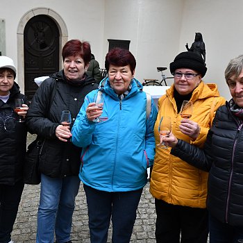 
                                 Slavnostní otevření a svěcení svatomartinského vína na nádvoří blanenského zámku. FOTO: Michal Záboj
                                    