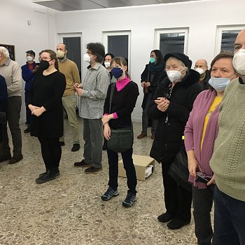 
                                Dvojici výstav si při vernisáži v sobotu 22. ledna prohlédly desítky návštěvníků. FOTO: Pavla Komárková
                                    