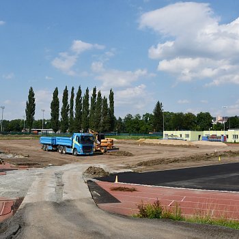 
                                Z průběhu rekonstrukce atletického stadionu Mlýnská. FOTO: Michal Záboj
                                    