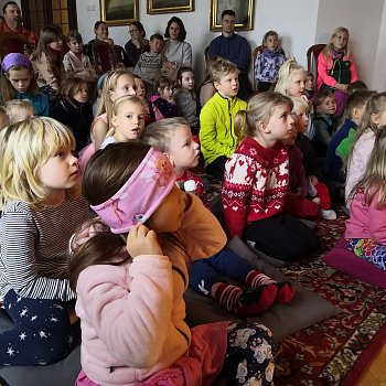 
                                Maňáskové divadlo Šikulka Aleny Bílkové se představilo blanenskému dětskému publiku. FOTO: Renata Spotzová
                                    