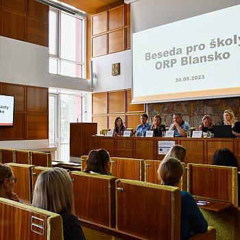 
                                Oddělení sociálně právní ochrany dětí pořádalo besedu pro zástupce škol. FOTO: Michal Záboj
                                    
