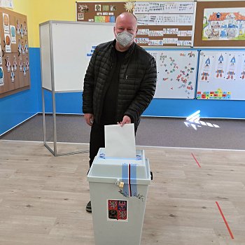 
                                Voleb se zúčastnil také místostarosta Ivo Polák. FOTO: Michal Záboj
                                    