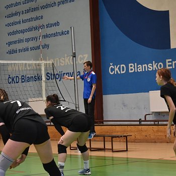 
                                Volejbalový turnaj žákyň. FOTO: Natálie Součková
                                    