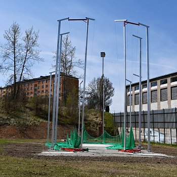 
                                 Nový sektor pro hod diskem a kladivem je umístěný u fotbalového hřiště v Údolní ulici. FOTO: archiv města 
                                    