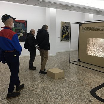 
                                Na výstavě nechybí ani autentické videozáznamy, sekvence z filmu Smrt Baltazara, obsahující záběry z Masarykova okruhu. FOTO: Pavla Komárková
                                    