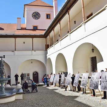 
                                Modlitba křížové cesty v Muzeu Blanenska. FOTO: archiv blanenské farnosti
                                    