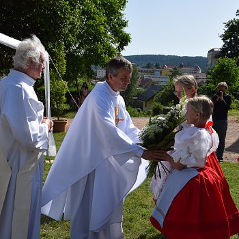 
                                Blanenský farář Jiří Kaňa oslavil své narozeniny a symbolicky se rozloučil s farníky. FOTO: Jan Forbelský
                                    