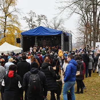 
                                Nedělní program do parku přilákal přes 1 500 lidí. FOTO: Michal Záboj
                                    