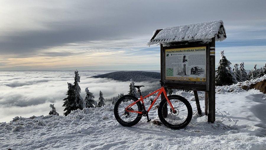 
                                Cyklisté zdolávali sportovní výzvu na Kralickém Sněžníku. FOTO: archiv Simony Musilové a Radima Bláhy
                                    