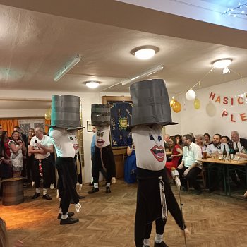 
                                Hasičský ples na Olešné doprovázela stepařská show i zábavné vystoupení. FOTO: Renata Spotzová
                                    