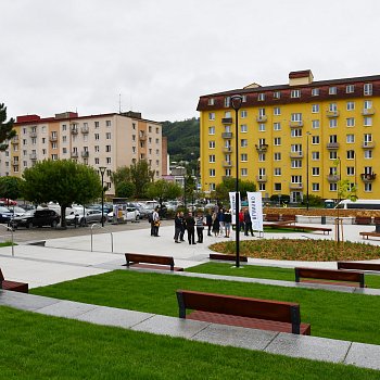 
                                Upravené náměstí nabízí posezení. FOTO: Michal Záboj
                                    