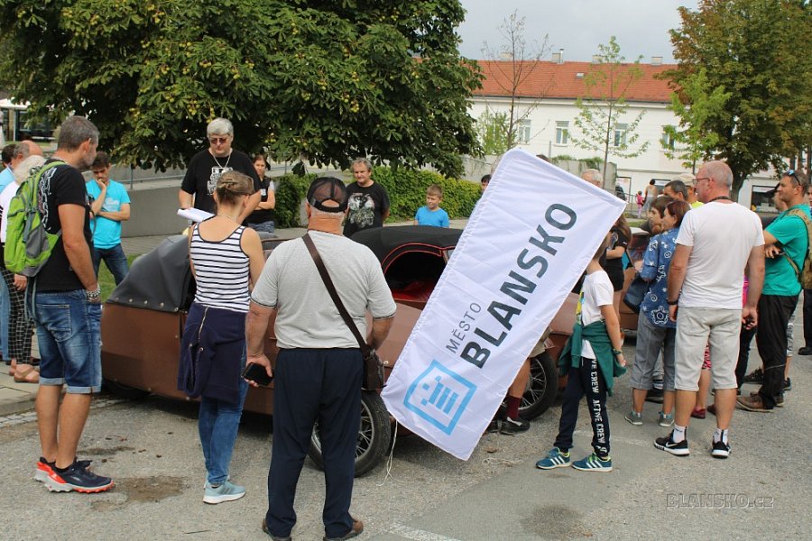 
                                Setkání vozů Velorex proběhlo na parkovišti nad Poduklím. FOTO: Jiří Vyoral
                                    