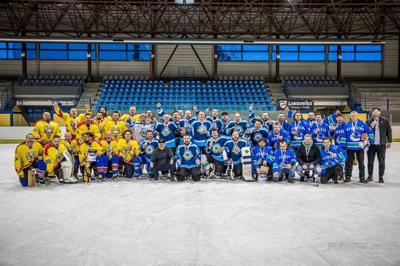 
                                Blansko hostilo Mezinárodní turnaj záchranářů v ledním hokej. FOTO: archiv ZZS JMK
                                    