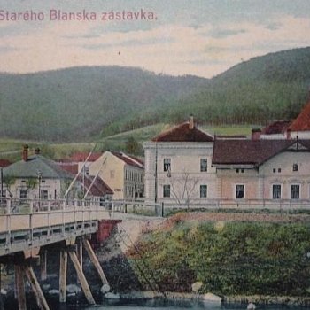 
                                Vpravo na pohlednici dům velkozávodů firmy Antonína Sedláka. FOTO: archiv Pavla Svobody
                                    