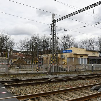 
                                U vlakové zastávky Blansko-město se začala stavba nového podchodu pod železniční tratí. FOTO: Michal Záboj
                                    