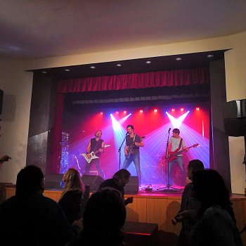 
                                KaŤák Rock Fest v sobotu zaplnil Katolický dům. FOTO: Leona Voráčová
                                    