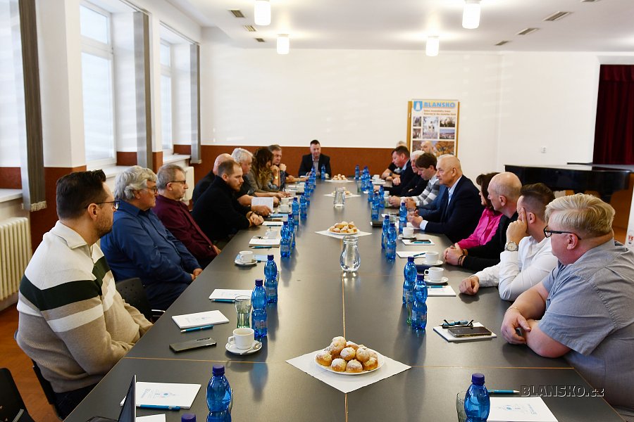 
                                Vedení města Blanska se setkalo s podnikateli na společné snídani. FOTO: Michal Záboj
                                    