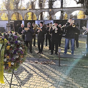 
                                Blanenští zavzpomínali na zesnulé spoluobčany. FOTO: Michal Záboj
                                    