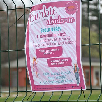 
                                Na pochod pro holky i kluky Barbie akademie lákalo Středisko volného času Blansko. FOTO: SVČ Blansko
                                    