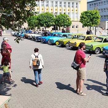 
                                Majitelé vozů Trabant se v sobotu setkali v Blansku. FOTO: Jan Šustáček
                                    