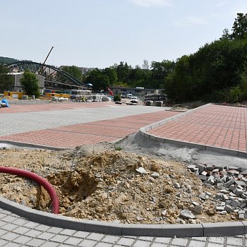 
                                Stavba nového parkoviště u kruhového objezdu.. FOTO: Michal Záboj
                                    