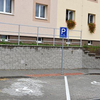 
                                V Údolní ulici vznikla nová parkovací stání. FOTO: Michal Záboj
                                    