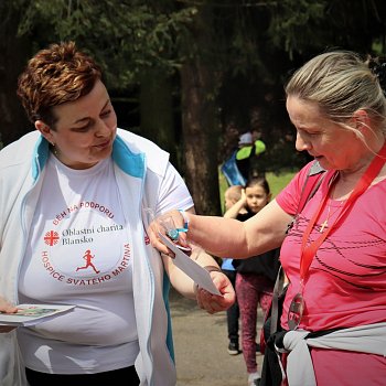 
                                Více než stovka běžců startovala v Běhu pro hospic. FOTO: Oblastní charita Blansko
                                    