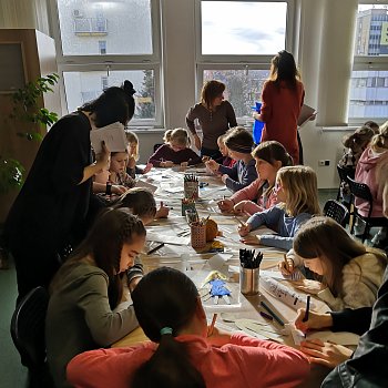 
                                Knižní výtvarná dílna Apolenka z modrotisku byla doprovodným programem probíhající výstavy dětí ze ZUŠ Blansko Modrotisk jinak. FOTO: Renata Spotzová
                                    