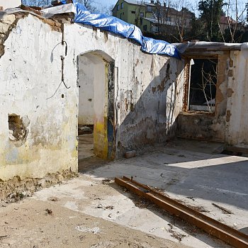 
                                Město opět hledá firmu, která dokončí opravy budovy Zámek 3. FOTO: Michal Záboj
                                    