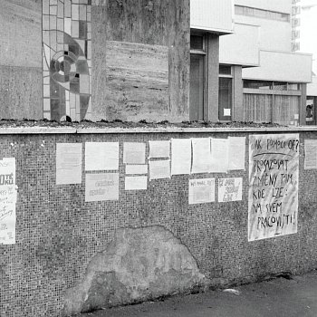 
                                Revoluční dění v Blansku v roce 1989. FOTO: archiv Muzea Blanenska
                                    