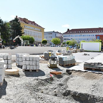 
                                Rekonstrukce části náměstí Republiky se blíží ke konci. FOTO: Michal Záboj
                                    