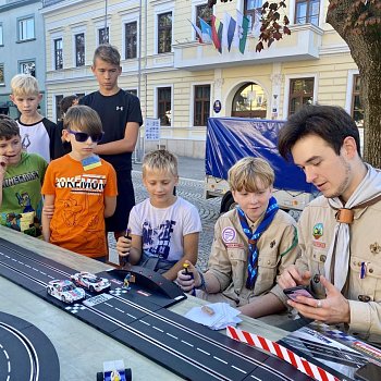 
                                Skauti připravili pro děti Open-air autodráhu. FOTO: Pavla Komárková
                                    