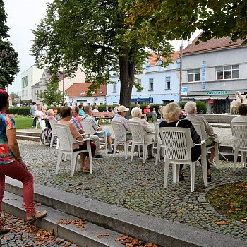 
                                Na závěr cyklu promenádních koncertů zahrála Dechová hudba Lipovanka. FOTO: Leona Voráčová
                                    