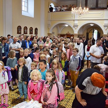 
                                O víkendu se na Farnosti Blansko žehnalo žákům i studentům. FOTO: Farnost Blansko
                                    