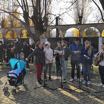 
                                V podání chrámového sboru Martini band zaznělo několik žalmů. FOTO: Michal Záboj
                                    