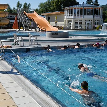 
                                Plavci z Polska trénují v aquaparku.
                                    