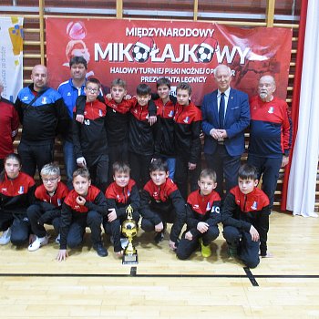 
                                Družstvo mladších žáků FK Blansko se zúčastnilo 36. ročníku mezinárodního Mikulášského turnaje v halové kopané, který se konal v polské Legnici. FOTO: Karel Ťoupek
                                    