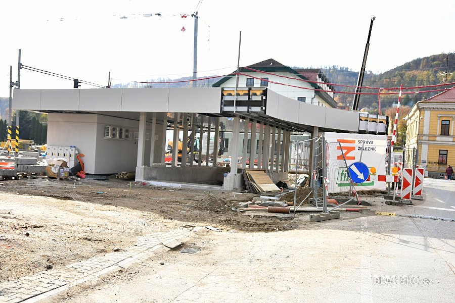 
                                 Nový podchod pod tratí bude v provozu od 10. prosince. FOTO: Michal Záboj
                                    