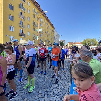 
                                Půlmaraton Moravským krasem ve čtvrtek zaplnil ulice Blanska. FOTO: Pavla Komárková
                                    