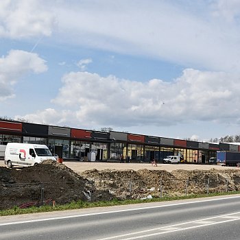 
                                V ulici Poříčí finišuje stavba nového obchodního centra, FOTO: Michal Záboj
                                    