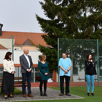 
                                Přátelského sportovního setkání se na blanenské základní škole TGM účastnili žáci a učitelé ze ZŠ Komárna. FOTO: Renata Spotzová
                                    